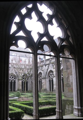 Utrecht2012DomKlostergarten.jpg