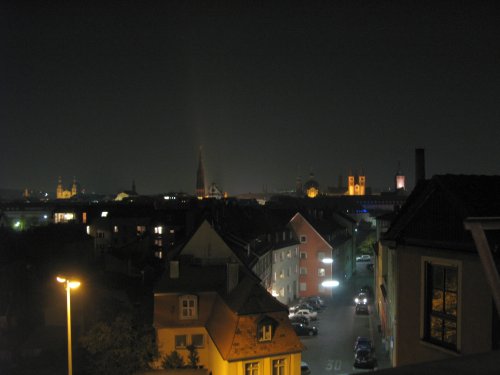 Wuerzburg2011BlickAusDemHotelzimmerBeiNacht.jpg