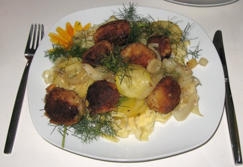 ZucchiniFenchelGemueseMitPanierterBratwurst.jpg